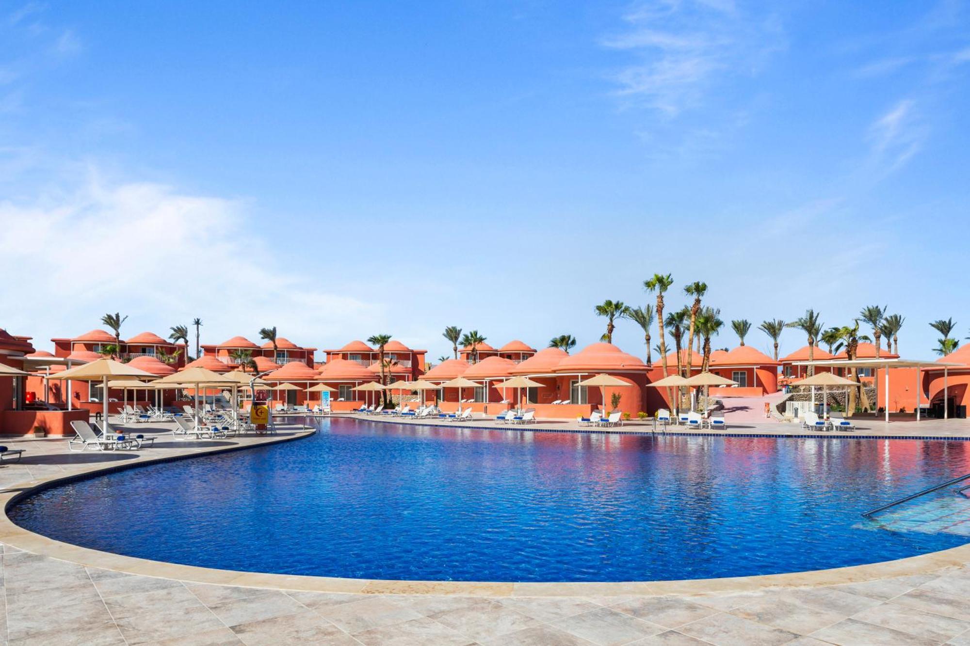 Pickalbatros Laguna Club Resort Sharm El Sheikh Екстер'єр фото The swimming pool at the Iberostar Grand Hotel