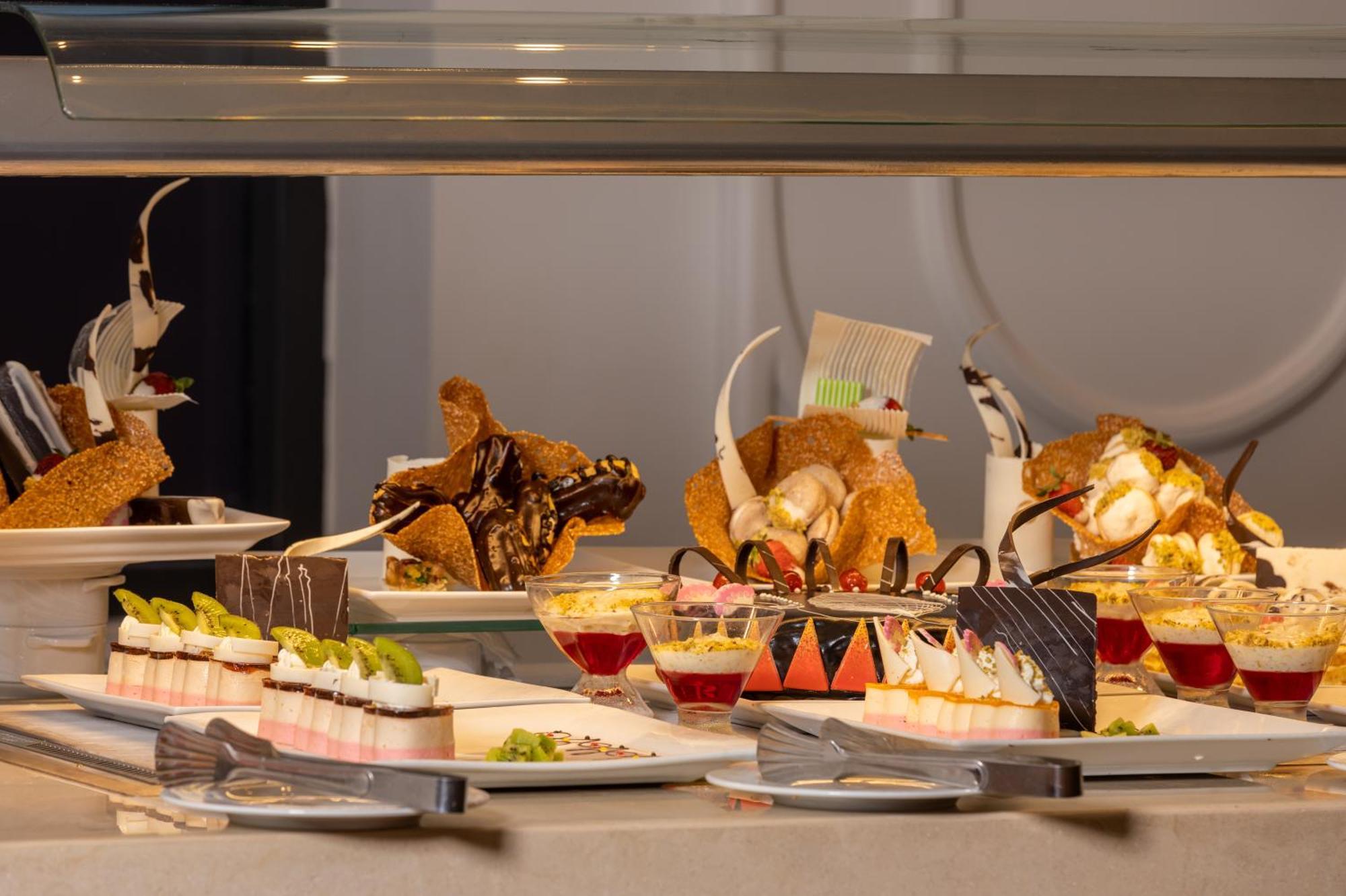 Pickalbatros Laguna Club Resort Sharm El Sheikh Екстер'єр фото A display of desserts